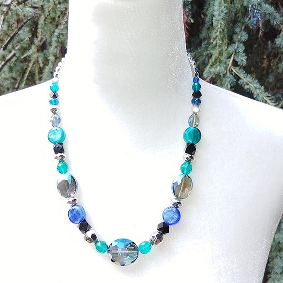 White House Black Market  faceted glass AB necklace - Picture 3 of 7